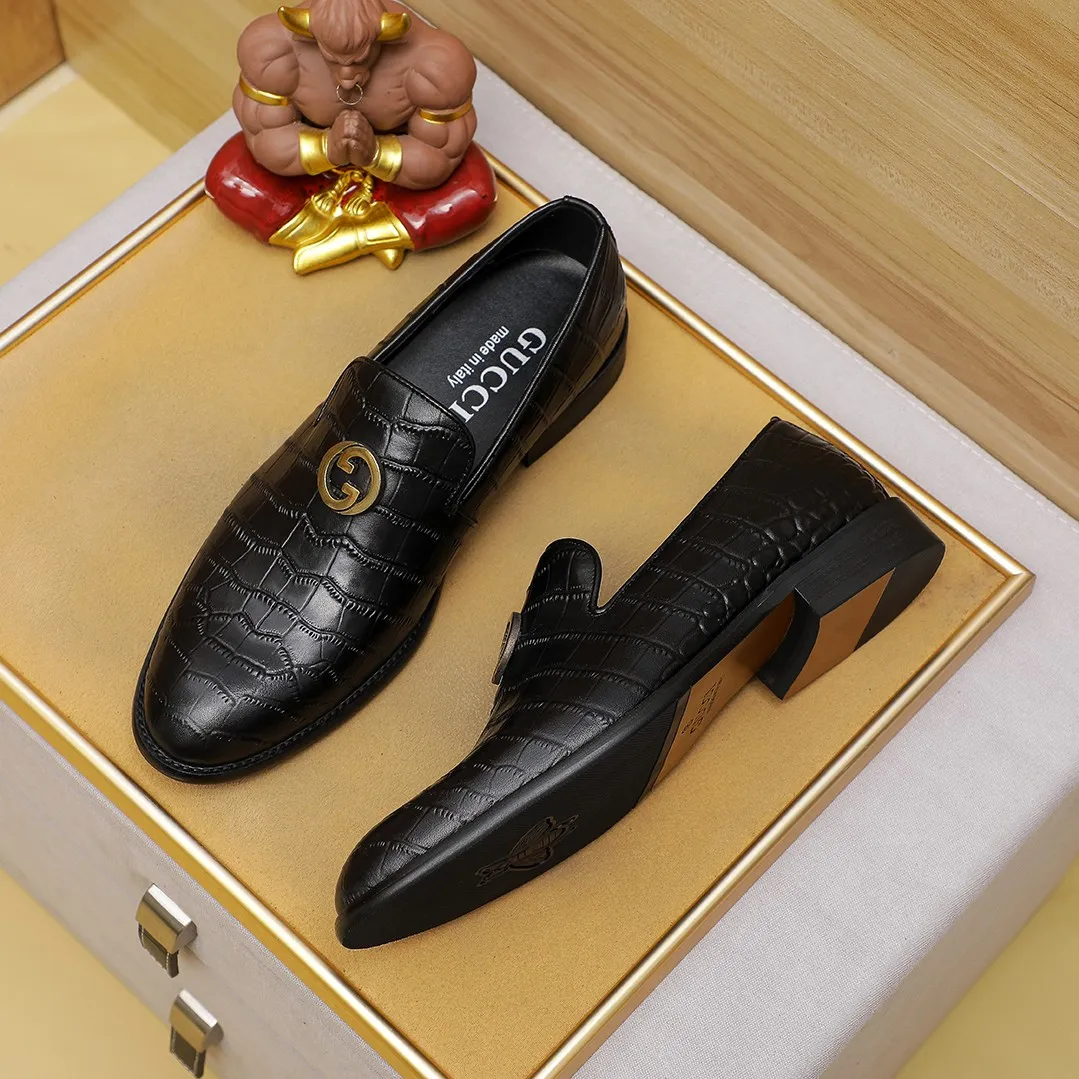 Men's men's shoes 💰400 🆘【GUCCI】Gucci ·🐑里· Hot-selling beanie shoes, top brand luxury, top quality, latest fashion beanie shoes.. The upper is made of original first-layer cowhide. (🐑leather·inner). The original stylish and stylish soft rubber wear-resistant and non-slip outsole is light and comfortable on the foot, available in black! Matching code: 39/45 (38.46. Can be customized)
